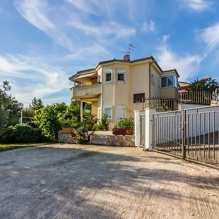 Mika Apartamento Pula